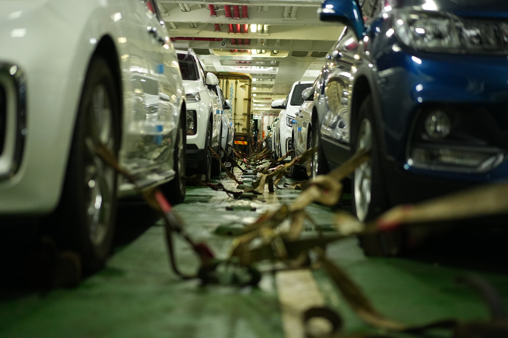 Cargamento de vehiculos dentro de buque desde USA hasta Venezuela
